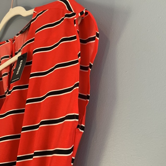 Express Jumpsuit Size XS Elastic Waist Tie Belt Red Striped Side Pockets NWT - Picture 4 of 14
